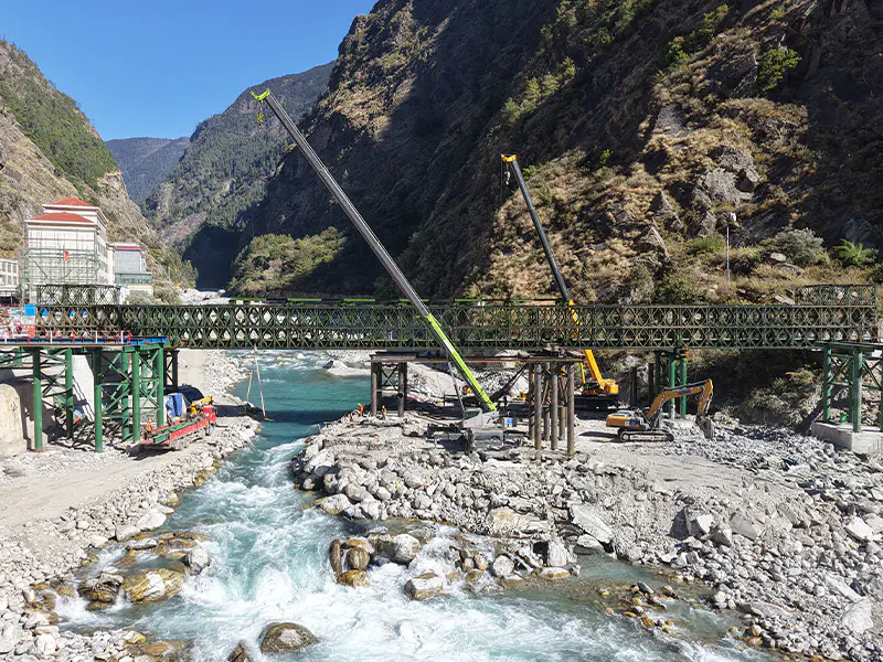Nepal'deki Jilong Limanı Yaşam Hattı Köprüsü