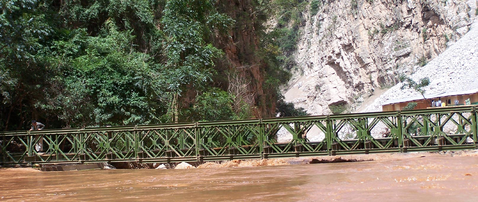Yunnan, Luquan İlçesindeki Pudu Nehri Çelik Köprüsü