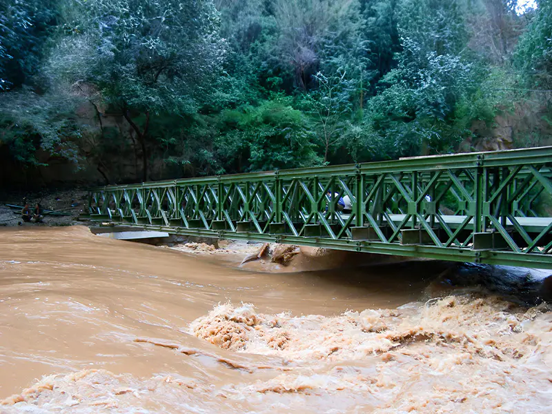 Yunnan, Luquan İlçesindeki Pudu Nehri Çelik Köprüsü