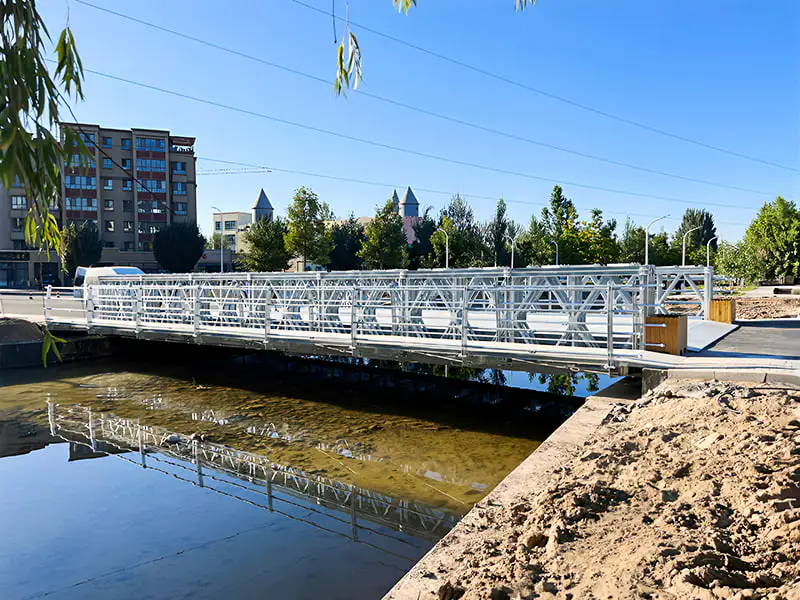 CB 100 Bailey Köprüsü Çift Şeritli Üç Sıralı Tek Katmanlı Güçlendirilmiş Galvanizli Bailey Köprüsü