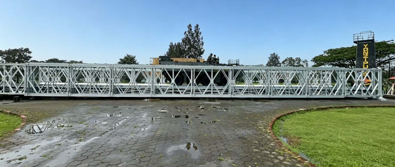 Endonezya çift katmanlı tek sıralı güçlendirilmiş 200 tipi galvanizli Bailey köprüsü